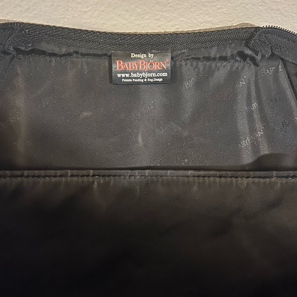 Baby Bjorn Black Crossbody diaper bag‎ - Picture 6 of 6